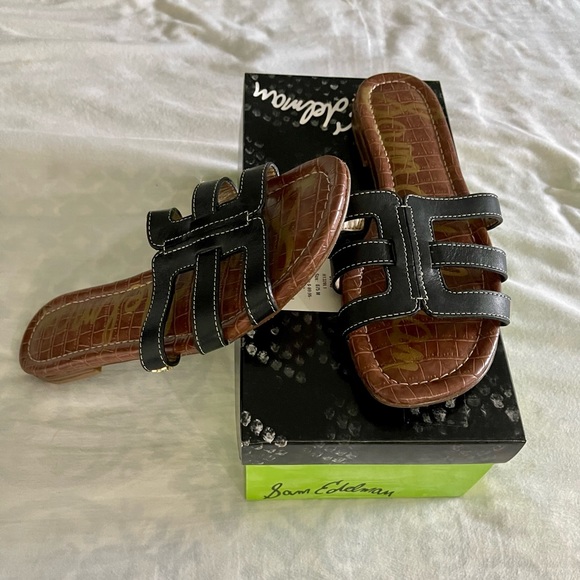 Sam Edelman Black Textured Leather Slip-On Sandals - Picture 13 of 16